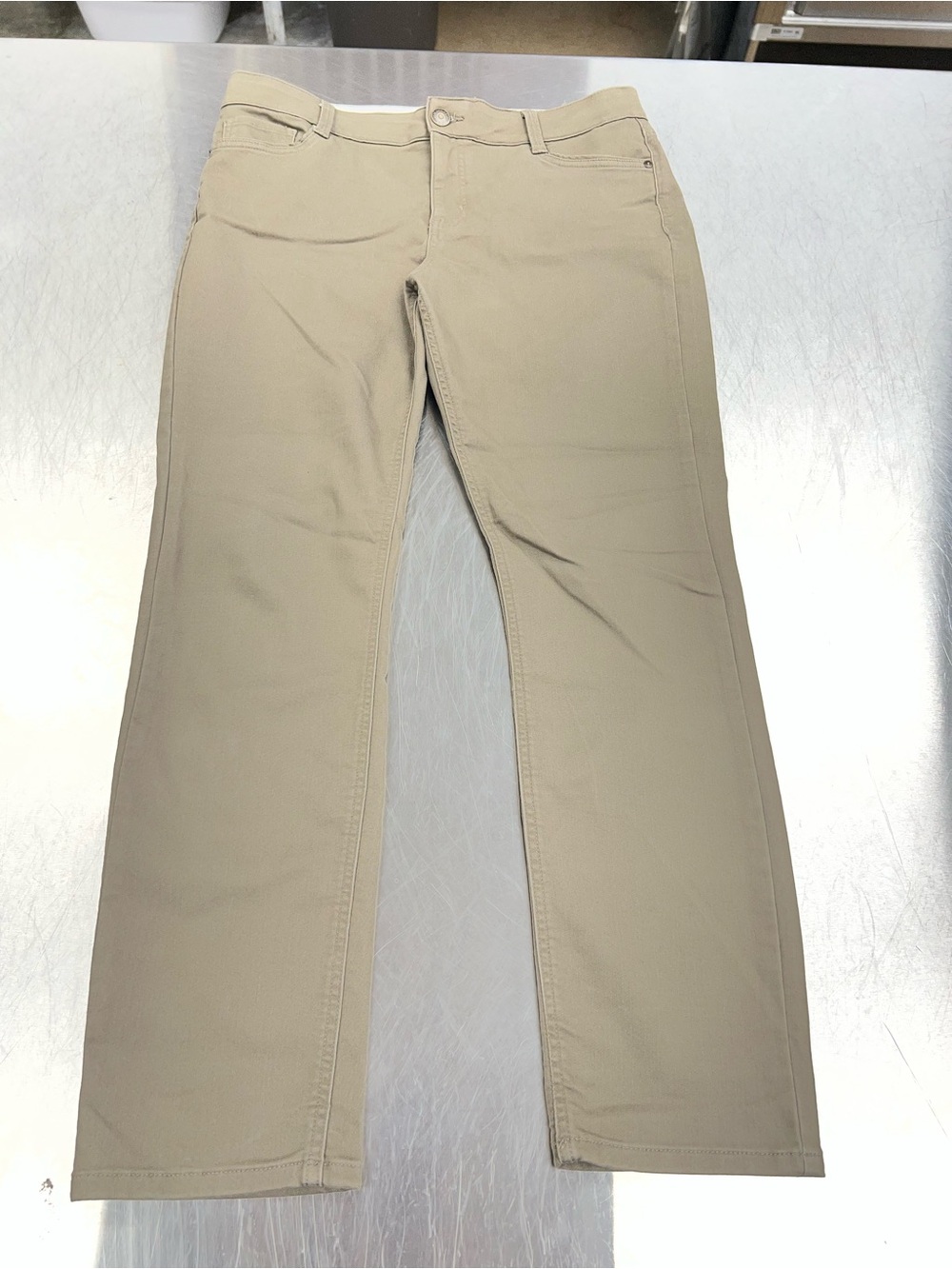 Liz Claiborne Sara Slim Leg Mid Rise Straight Leg Jeans in Khaki Women’s 12